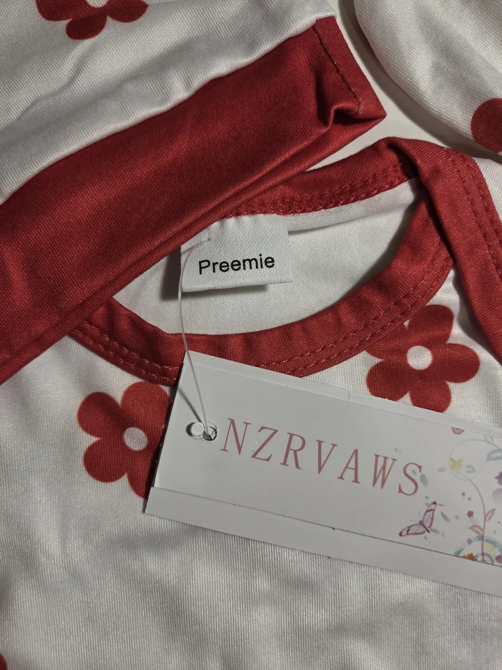 NZRVAWS Preemie Baby Girl 4-Piece Floral Outfit Set Onesie Pants Hat Mittens NWT